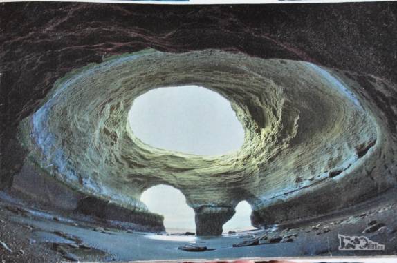 A incrível caverna furada na praia do Parque Nacional Monte León, no litoral sul da Argentina. Infelizmente, o teto desabou e ela não existe mais